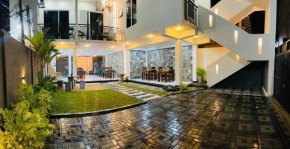 Гостиница Funwhales Rest House  Negombo